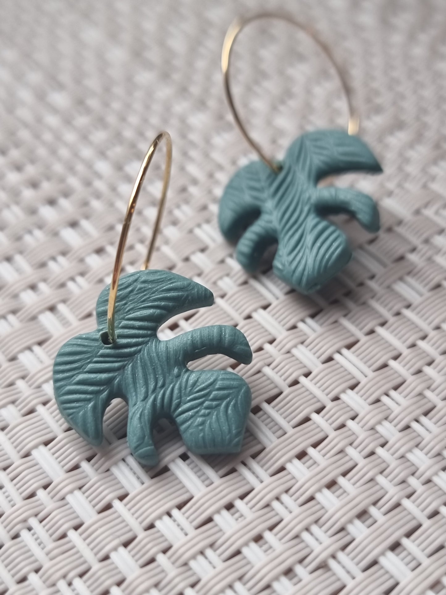 Monstera hoops