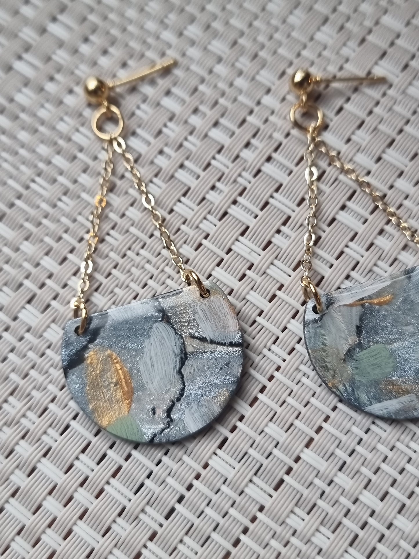 Abstract chain dangles