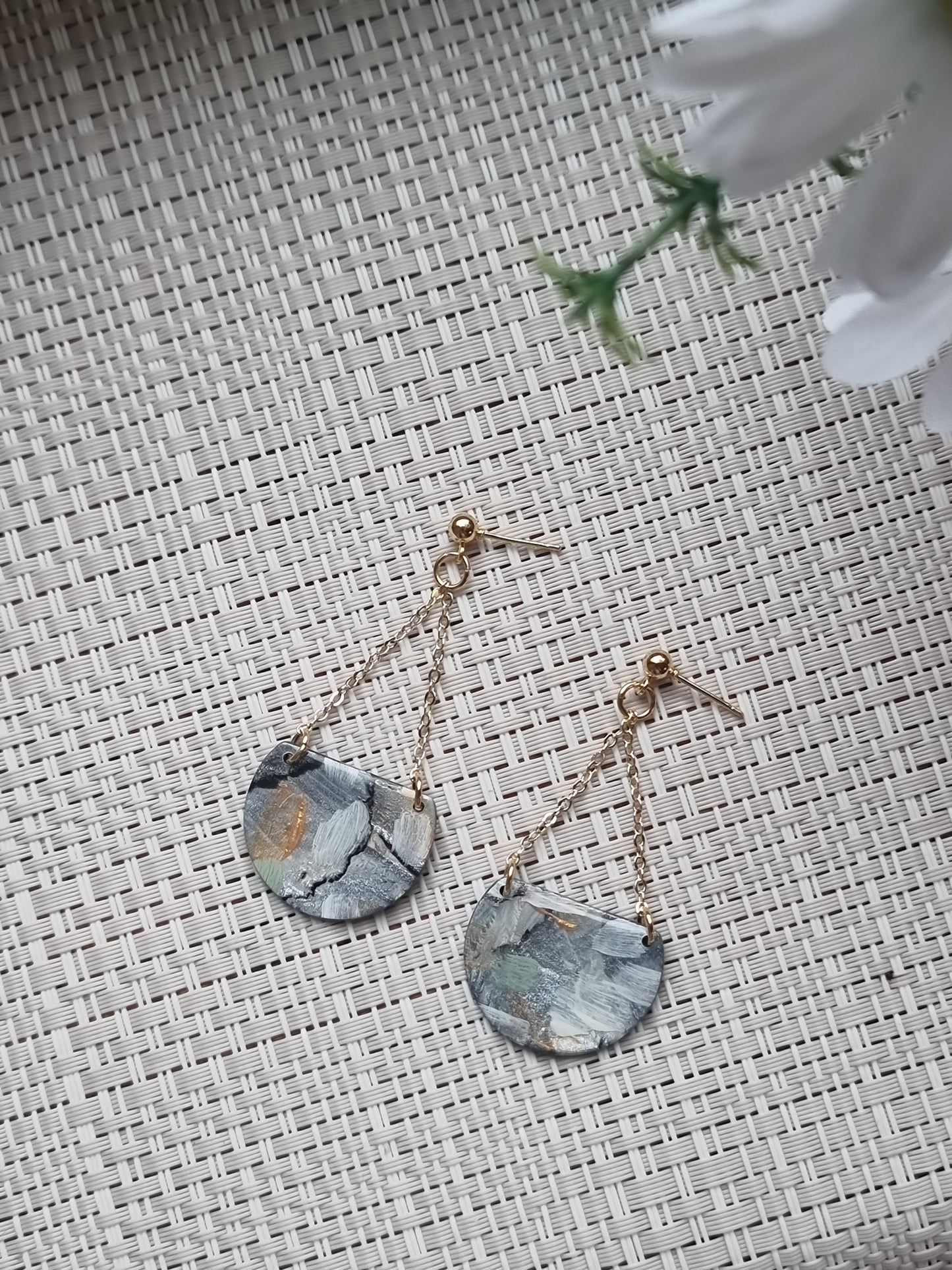 Abstract chain dangles