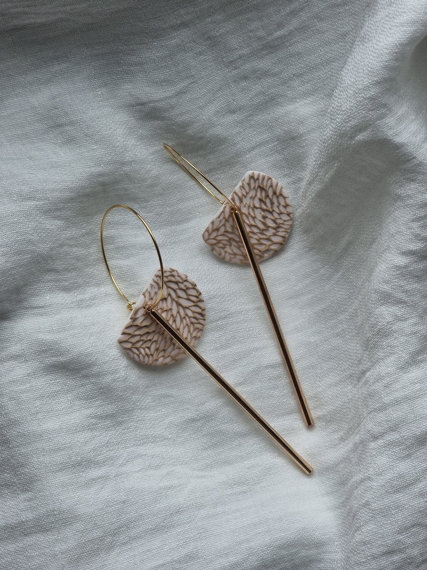 Neutral textured hoops