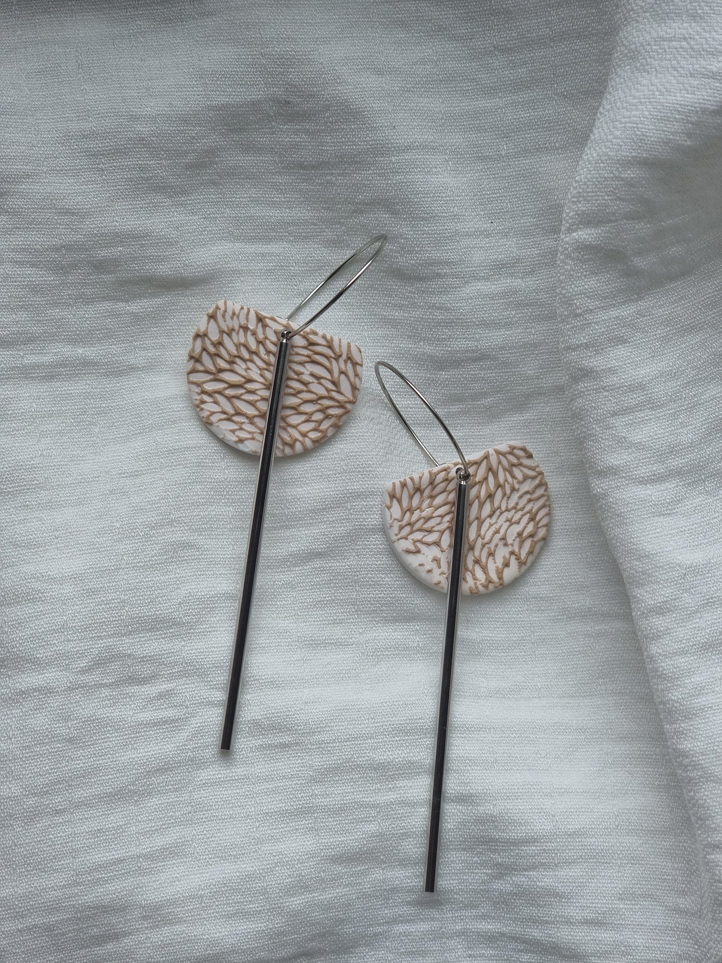 Neutral textured hoops