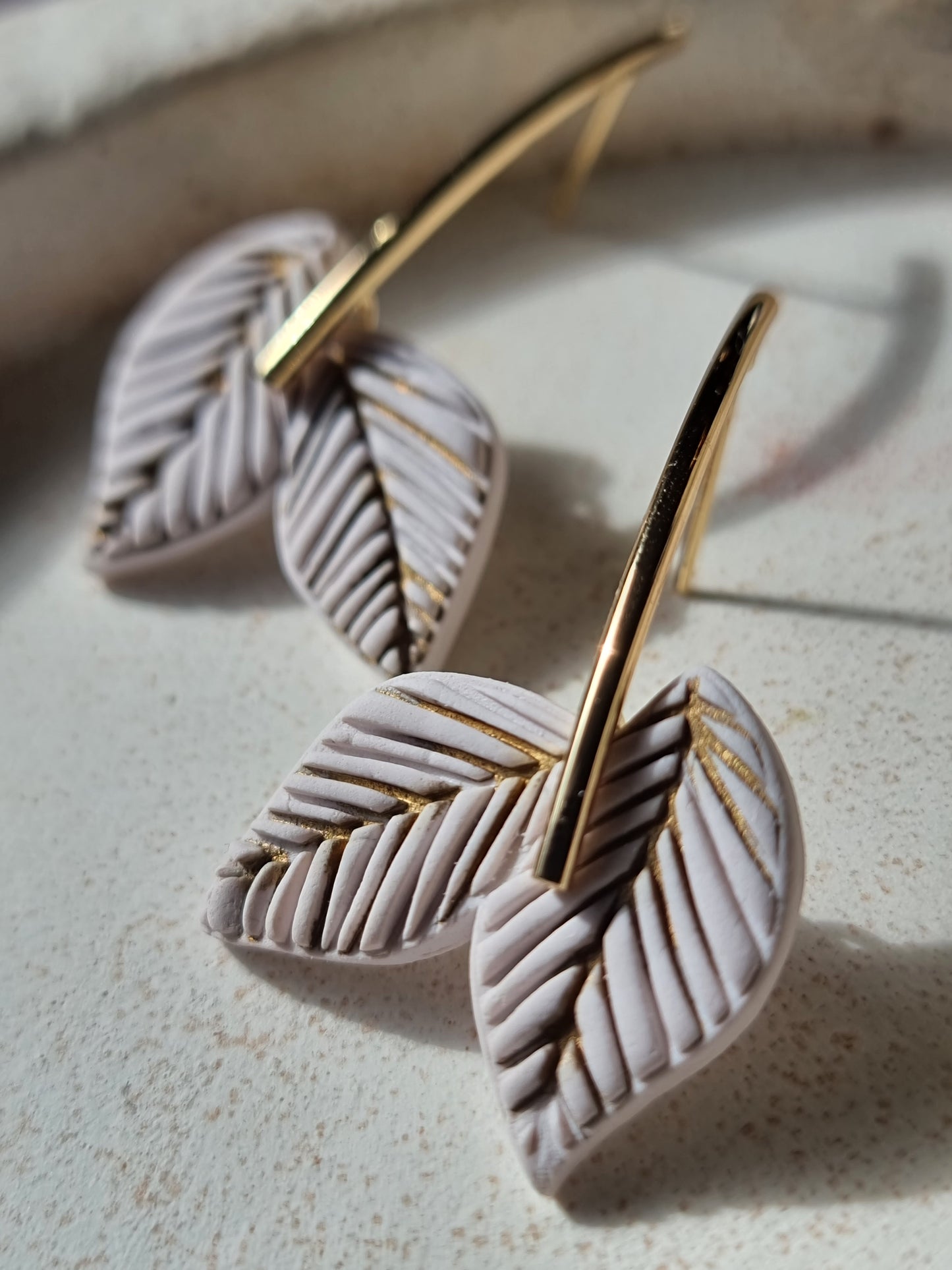 Leaf dangles cream