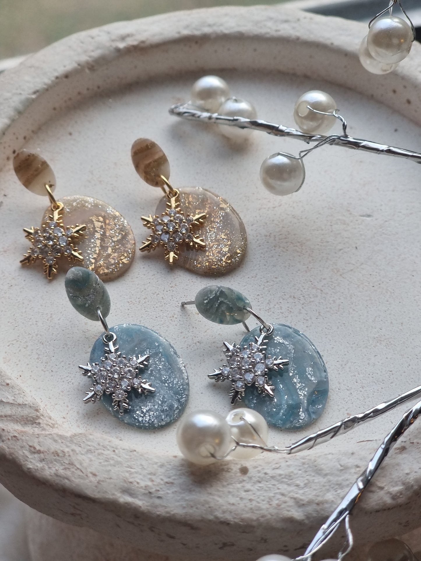 Snowflake dangles white and gold