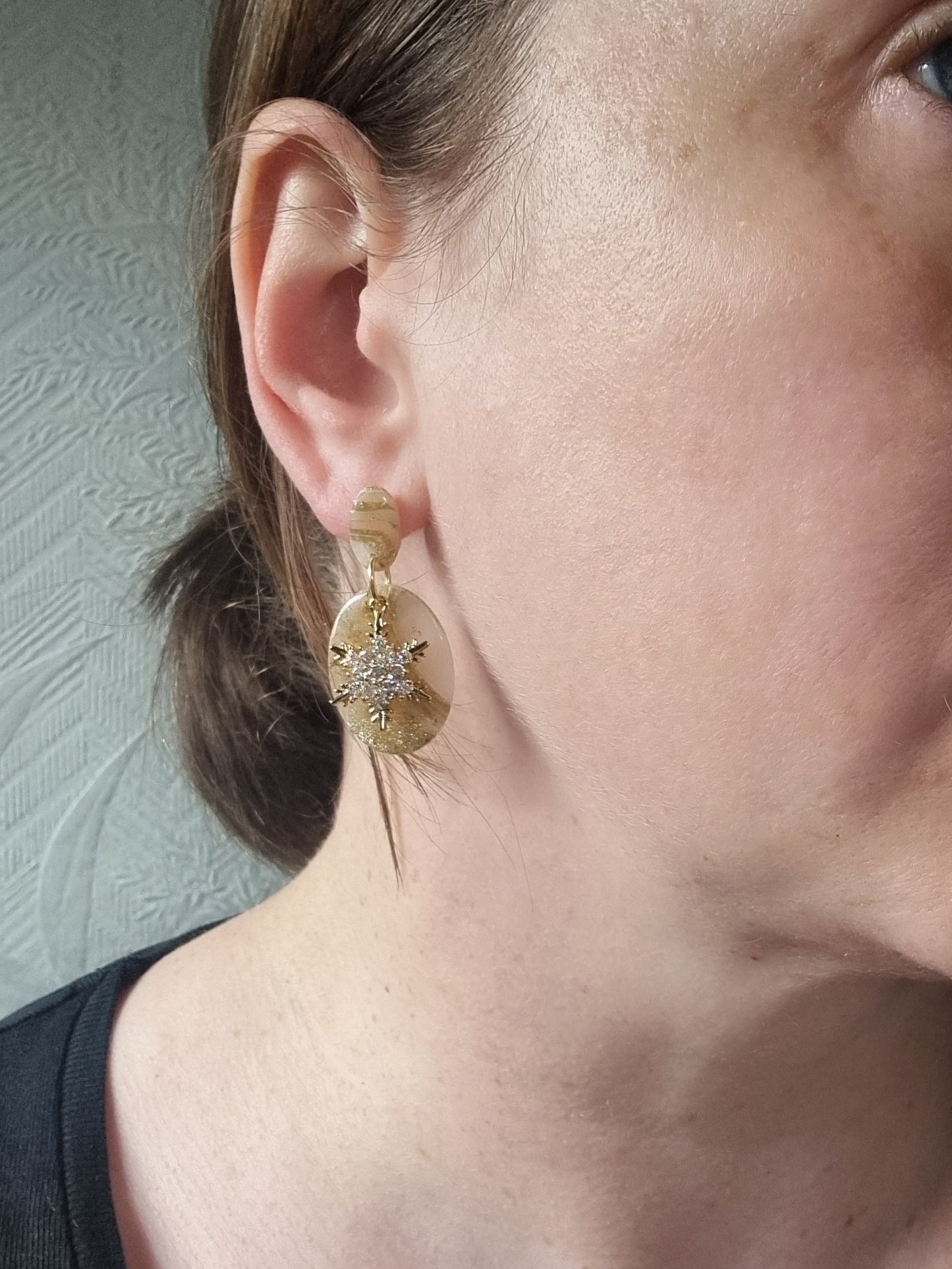 Snowflake dangles white and gold