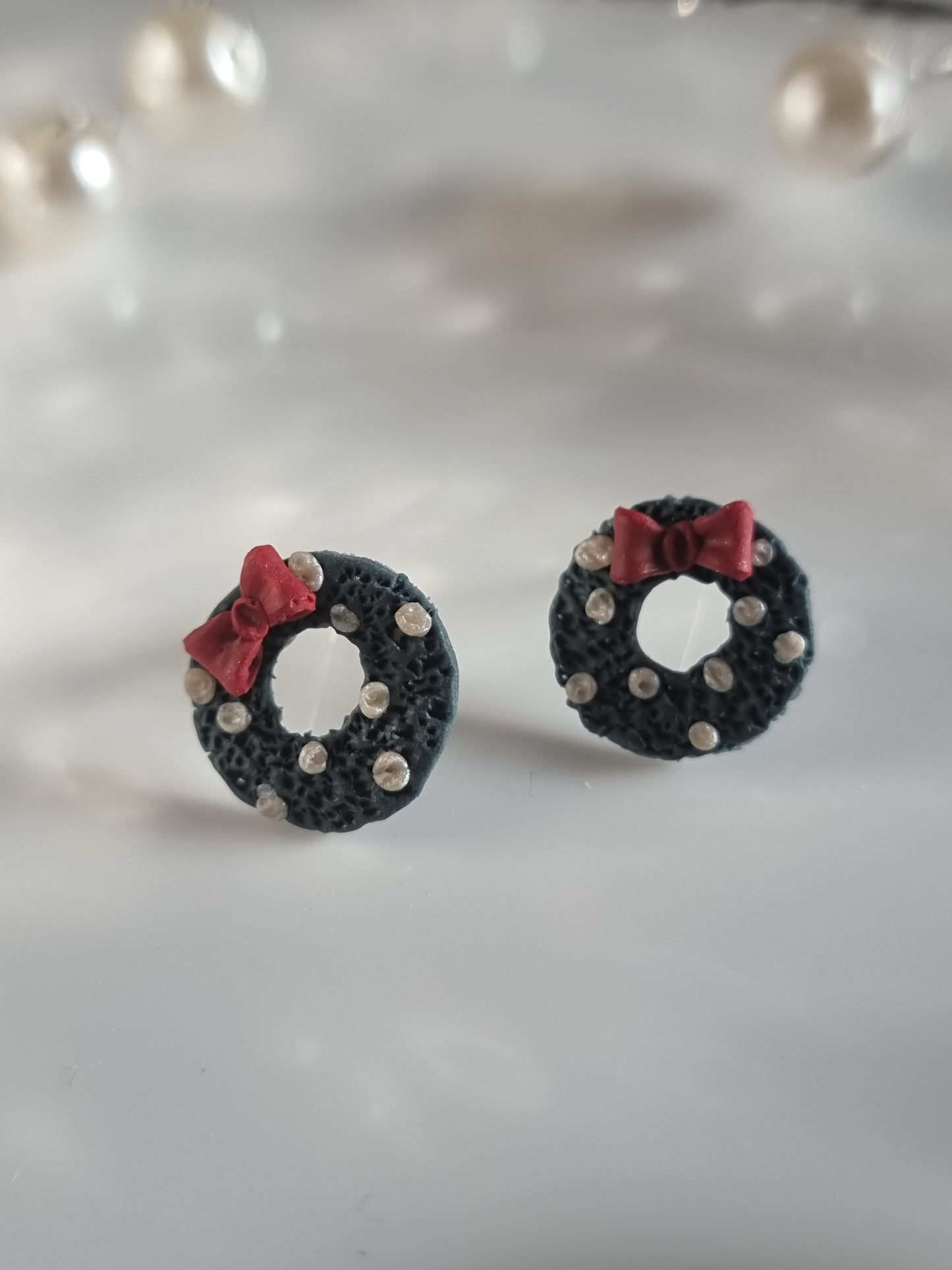 Wreath studs