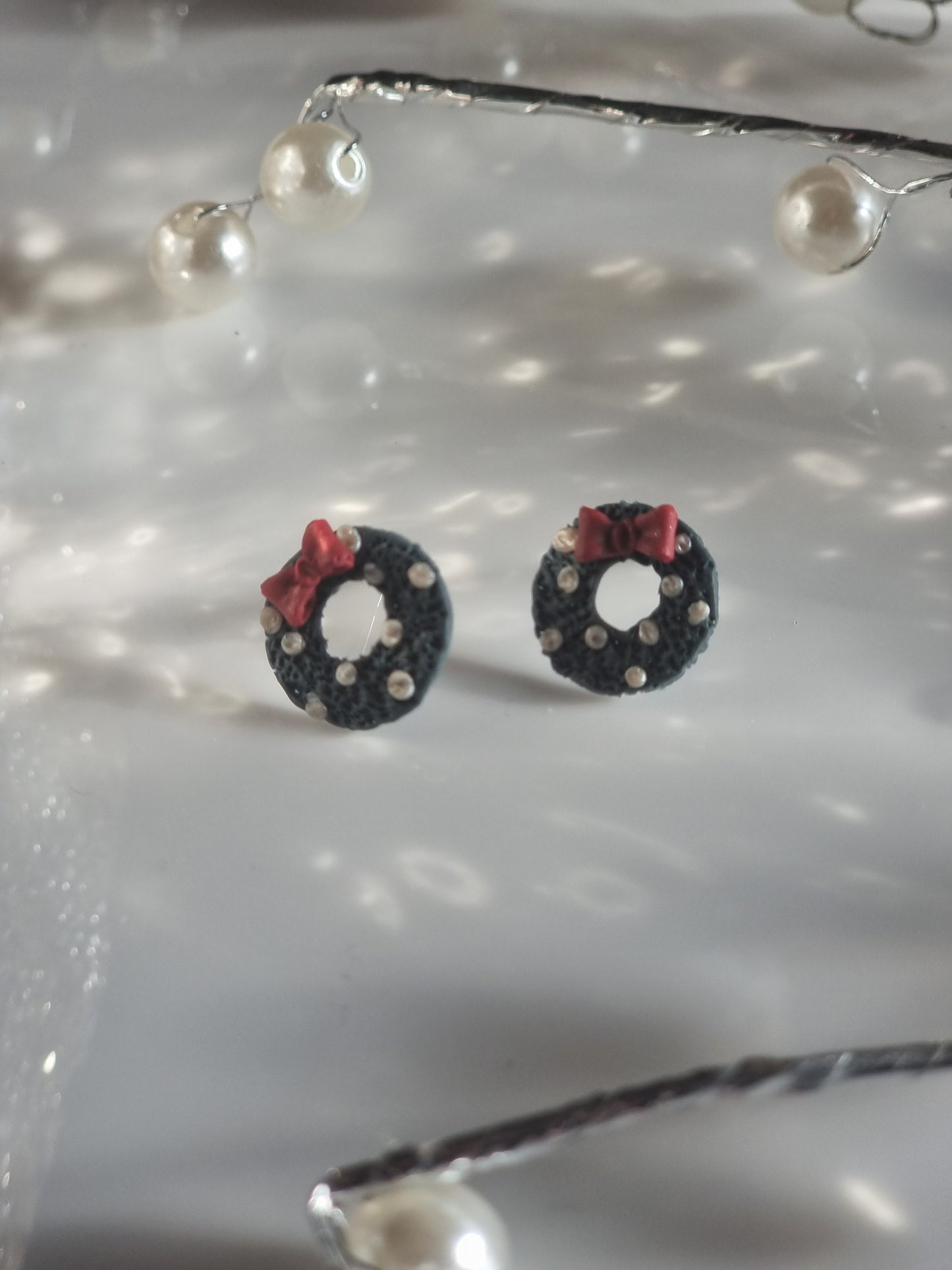 Wreath studs