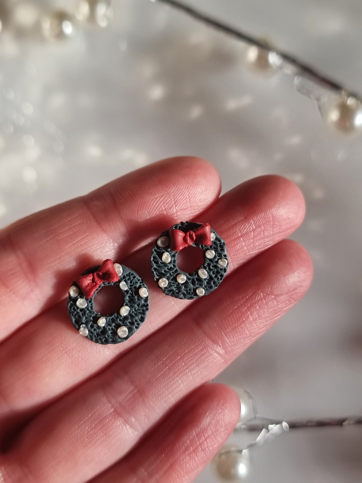 Wreath studs