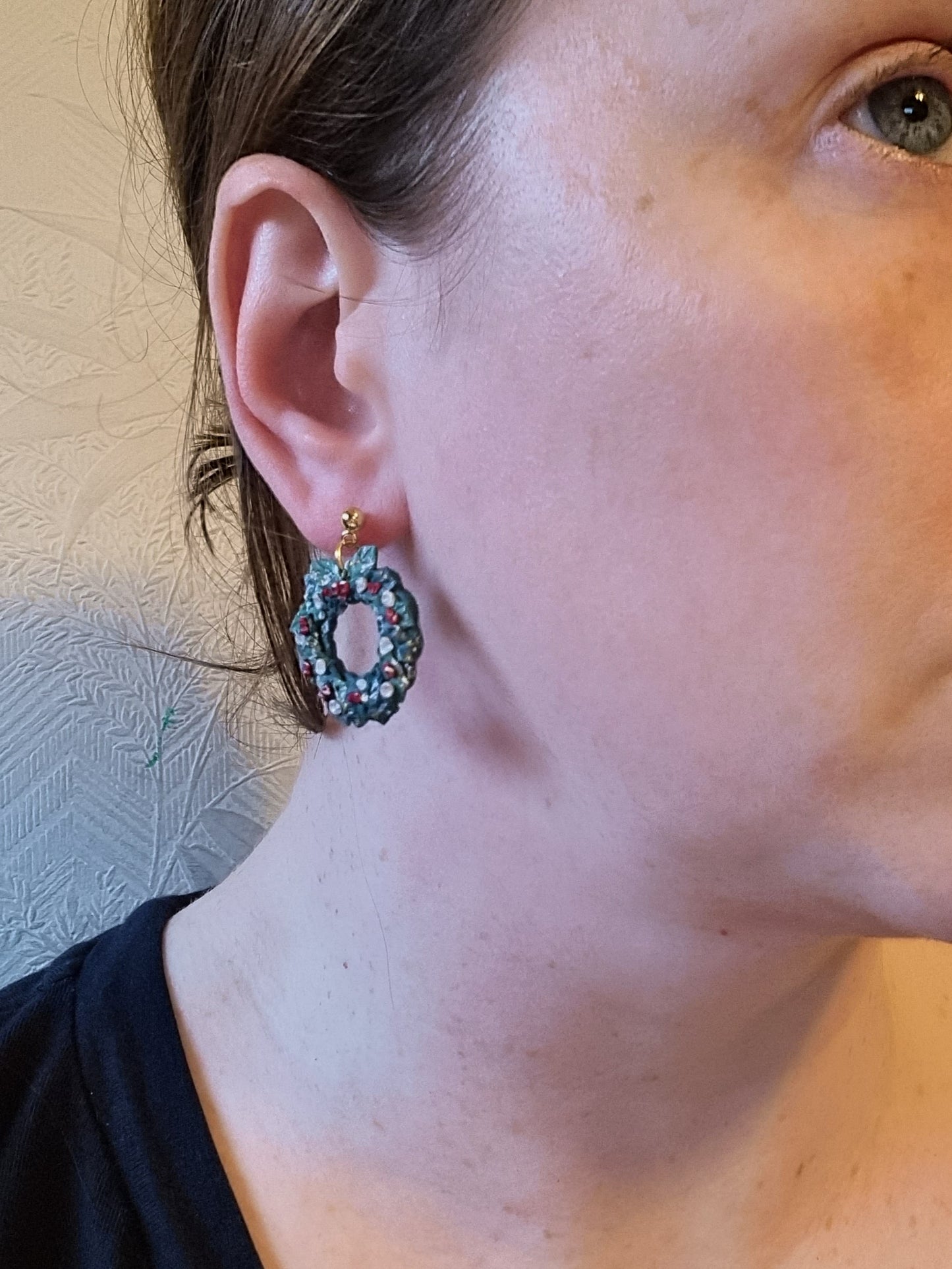 Wreath dangles