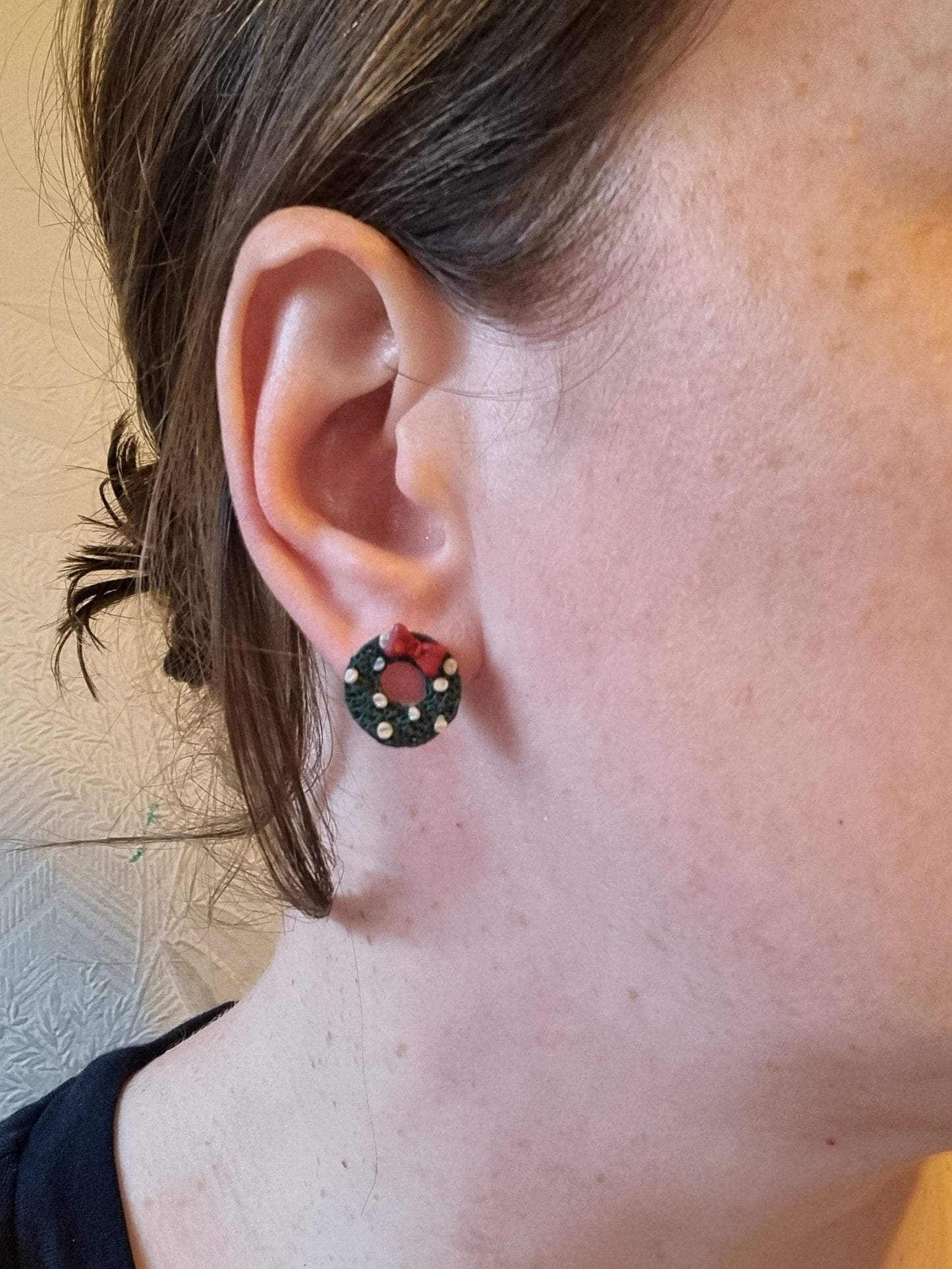 Wreath studs