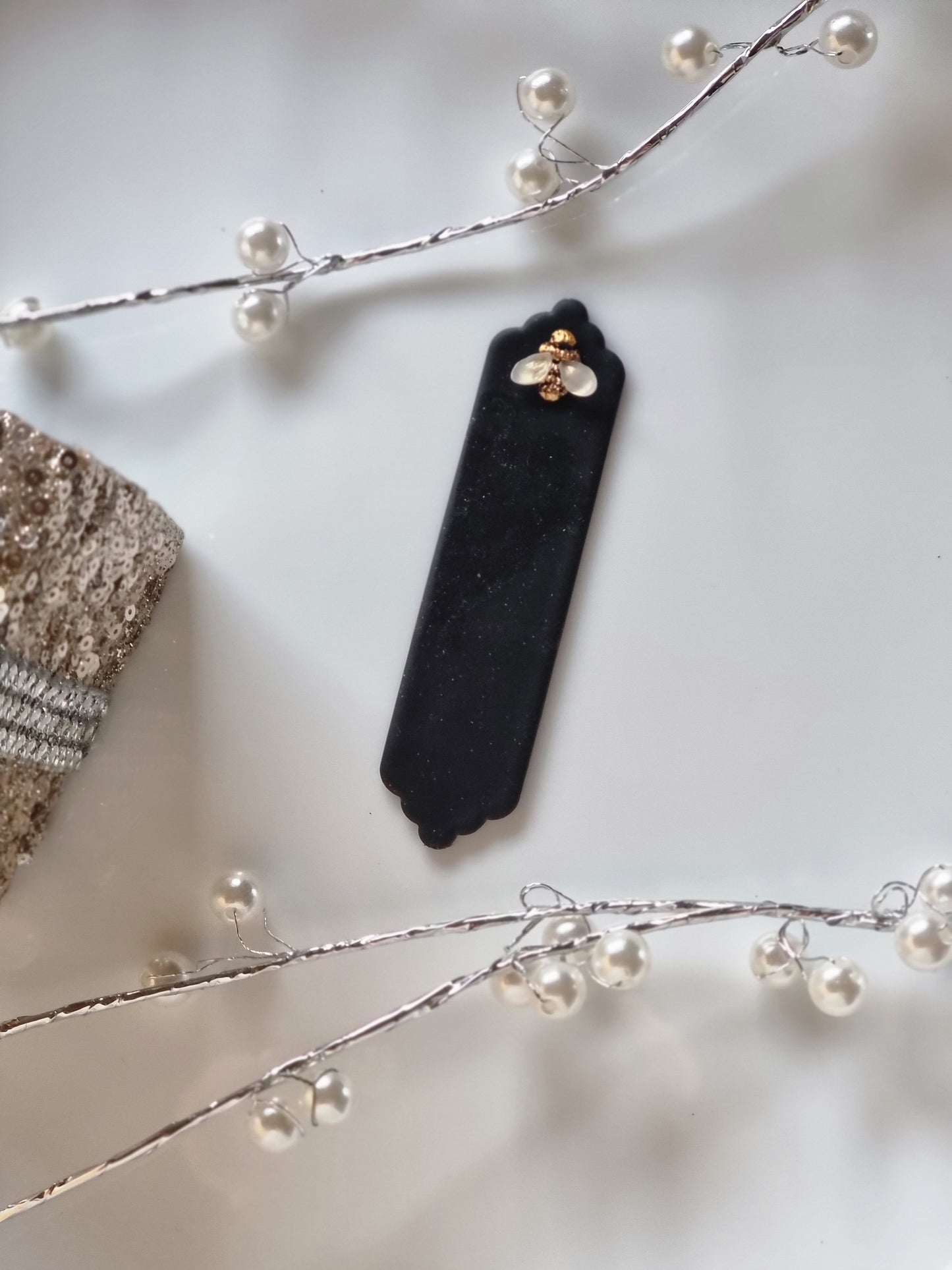 Bee design bookmark