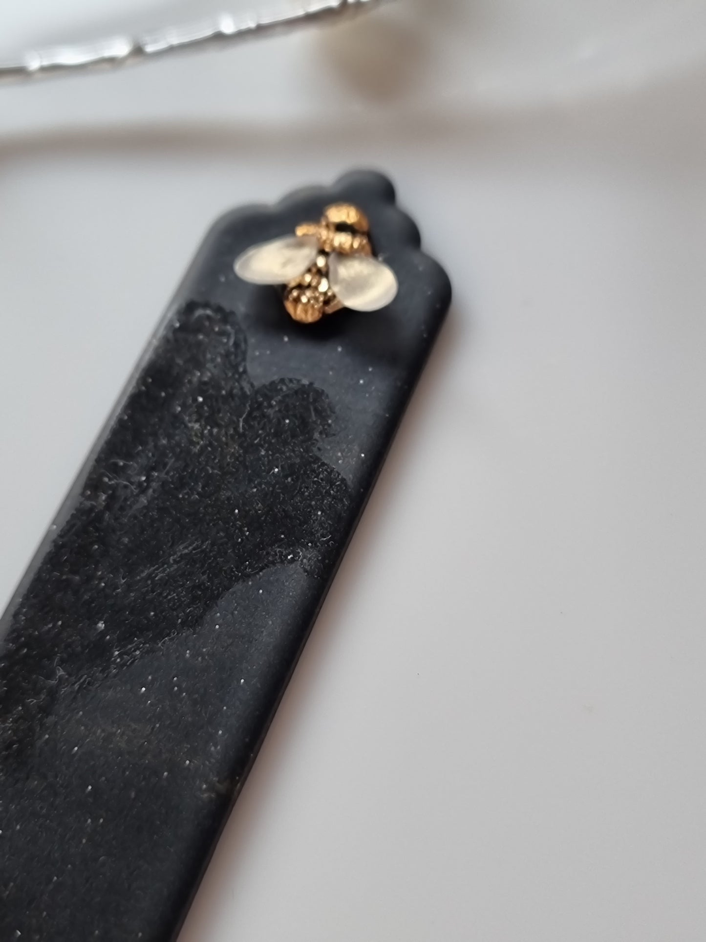 Bee design bookmark