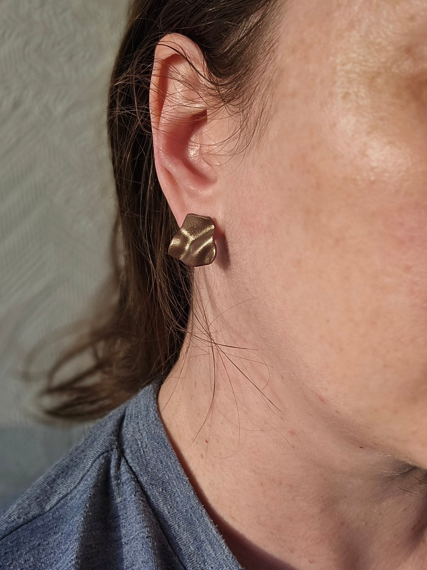Mocha faux silk stud
