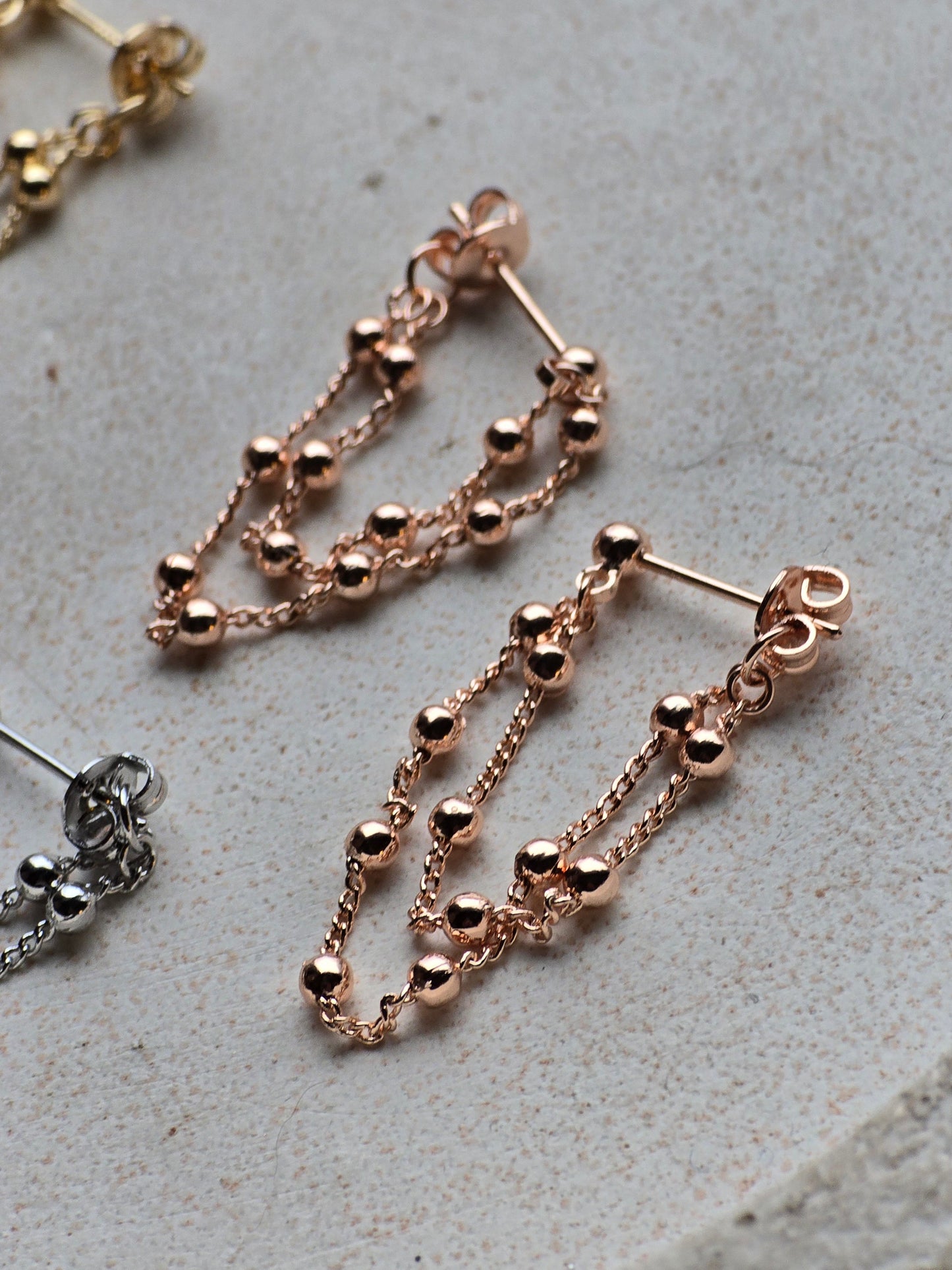 Chain dangles