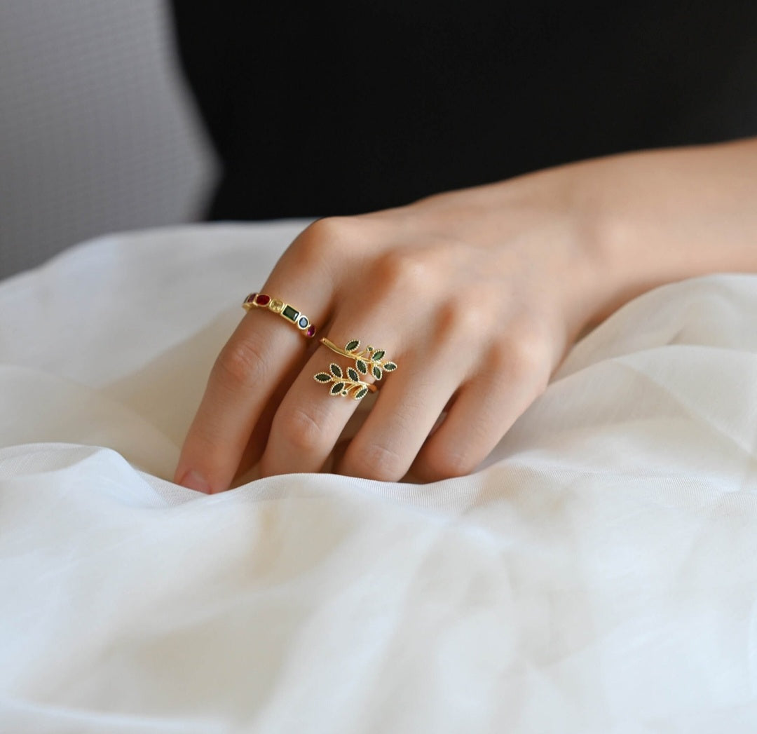 Coloured cz adjustable ring