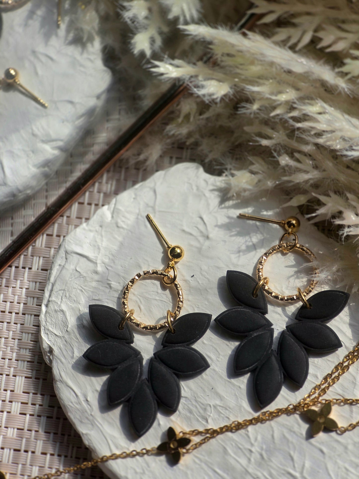 Amber| Black
