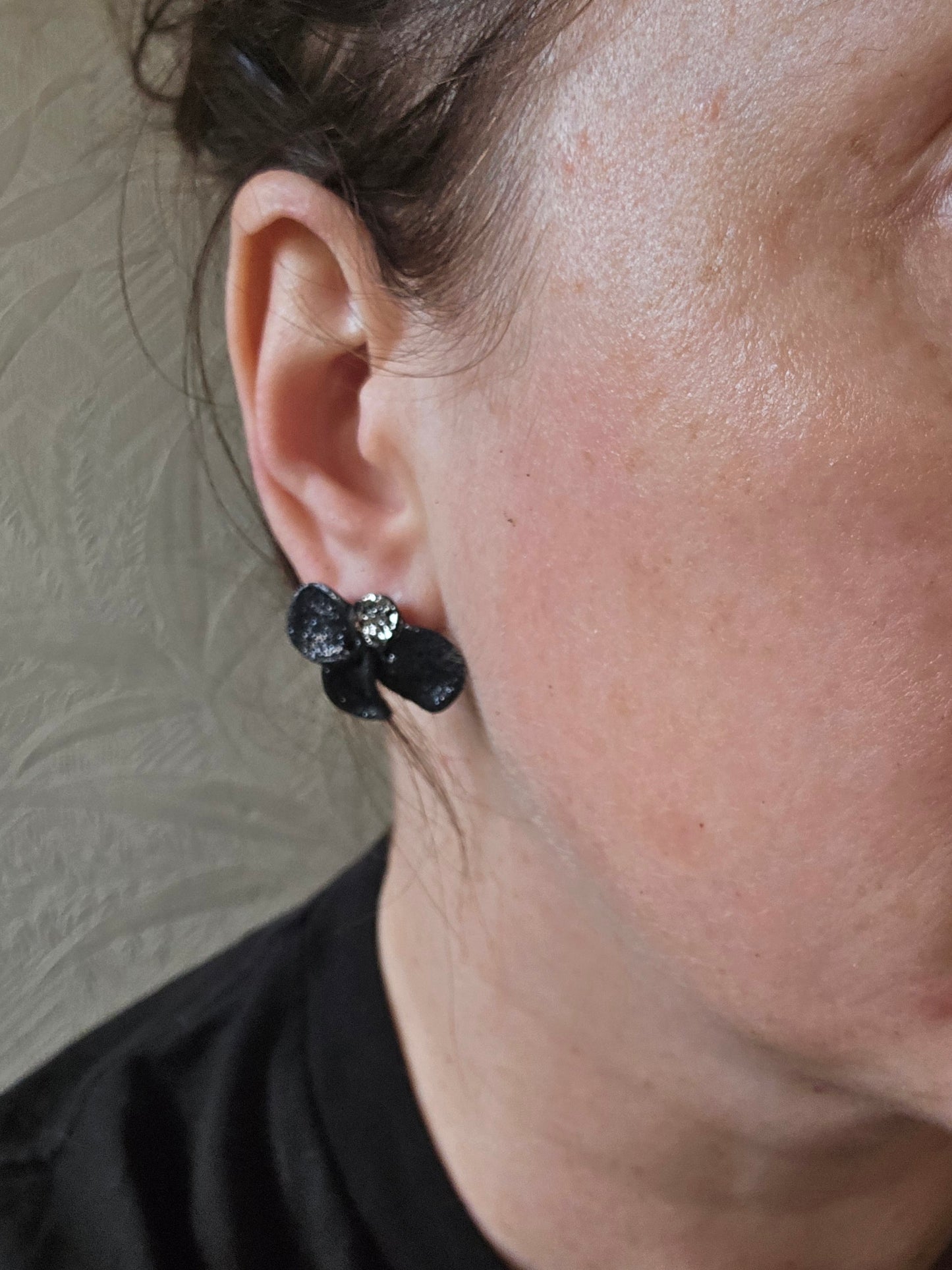 Glitter flower studs