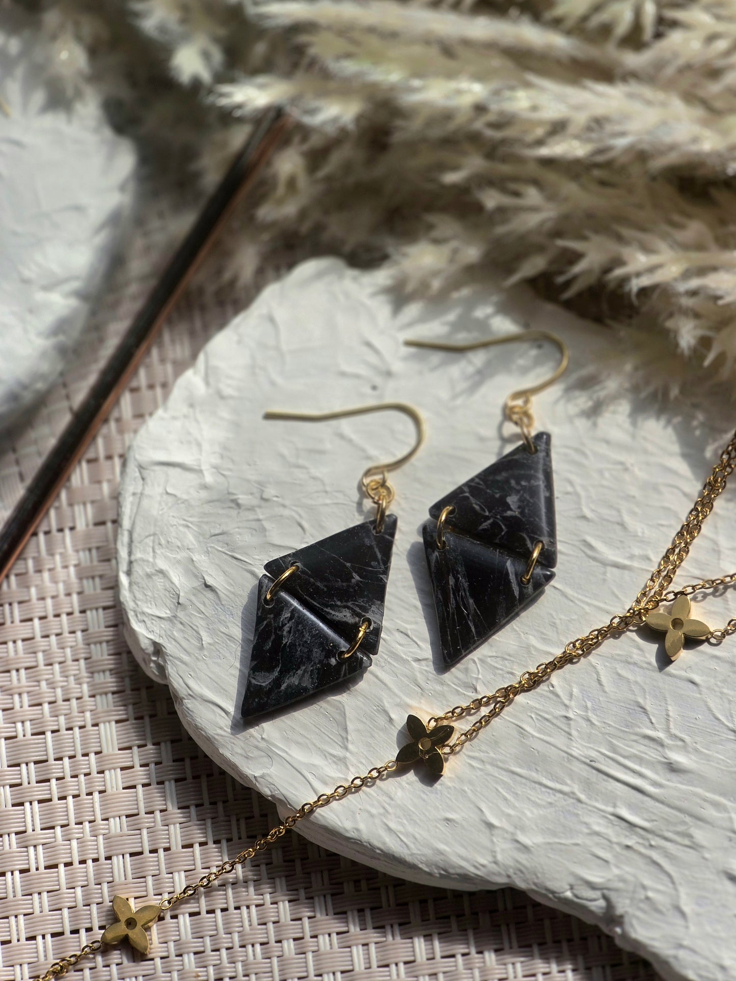 Clara| Black marble