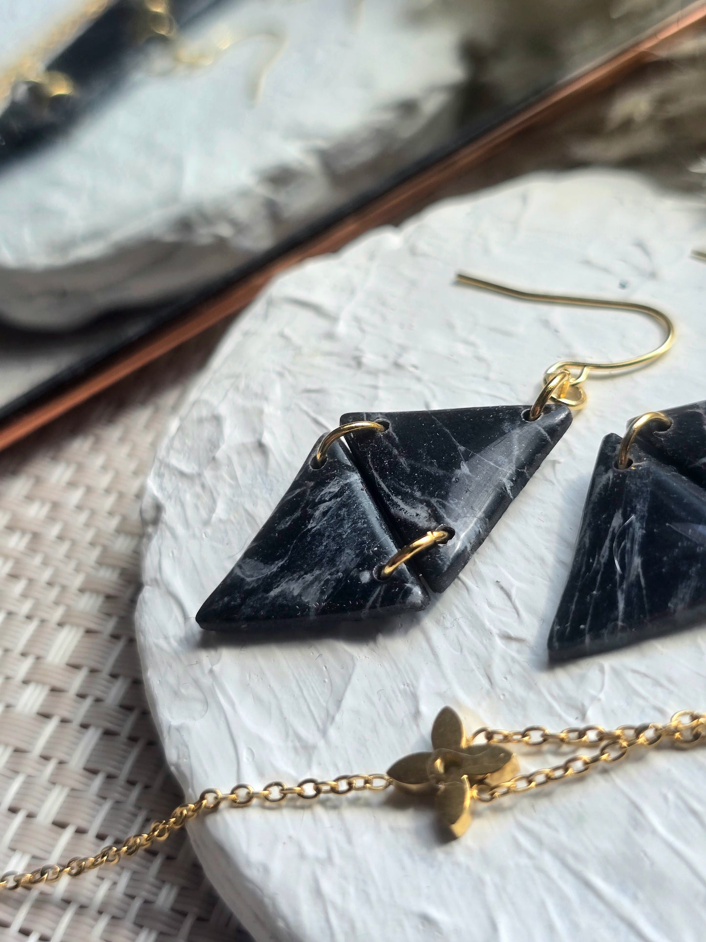 Clara| Black marble