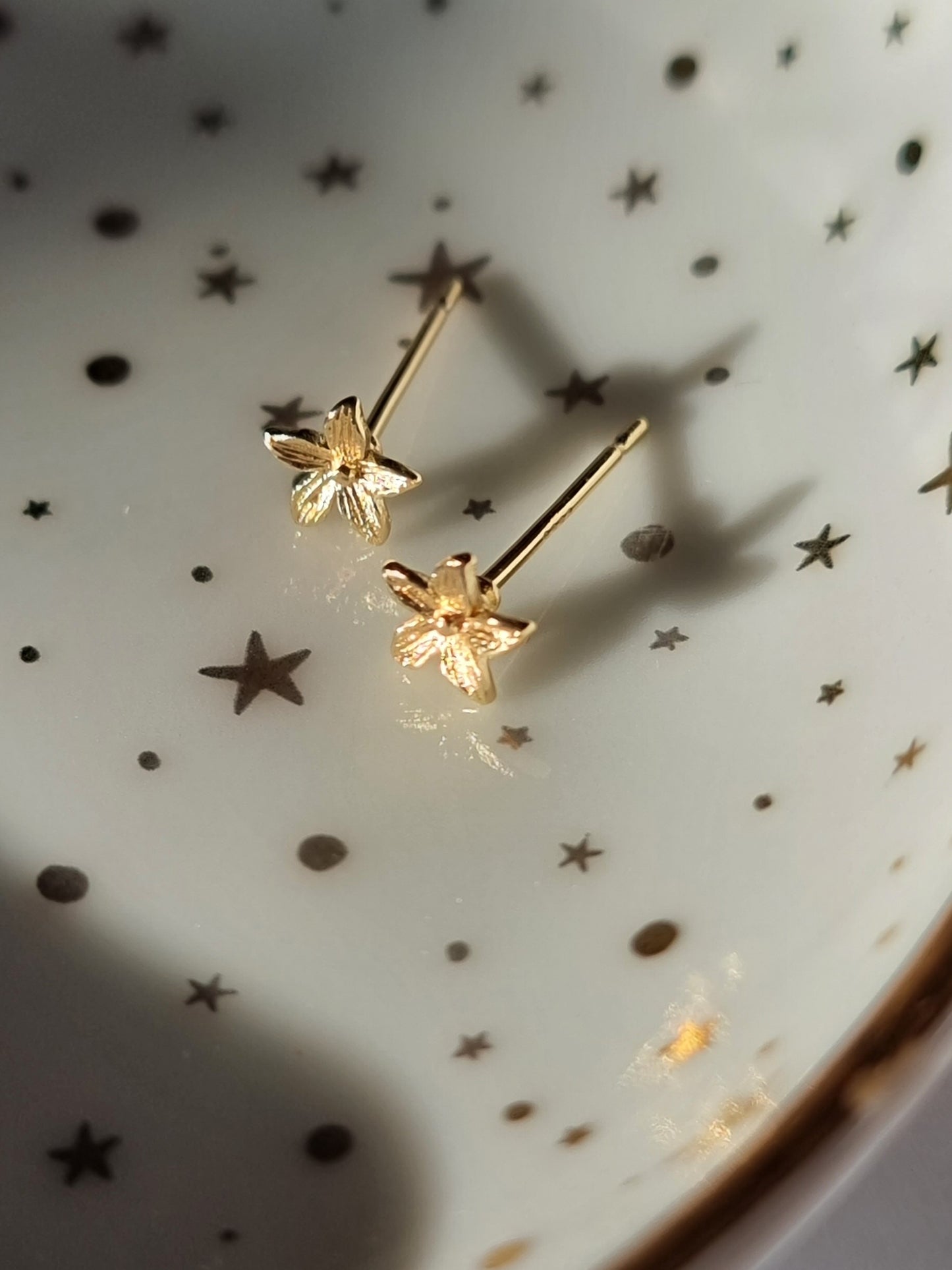 Gold flower studs| Gold jewellery