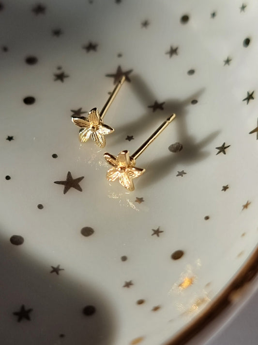 Gold flower studs| Gold jewellery