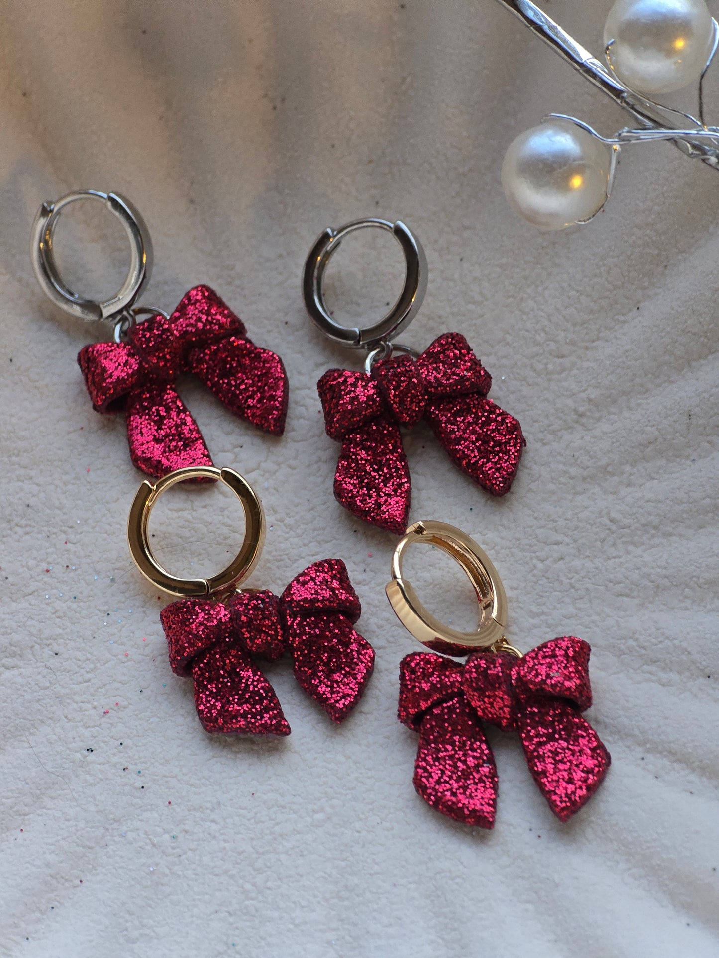 Glitter bow huggies| red