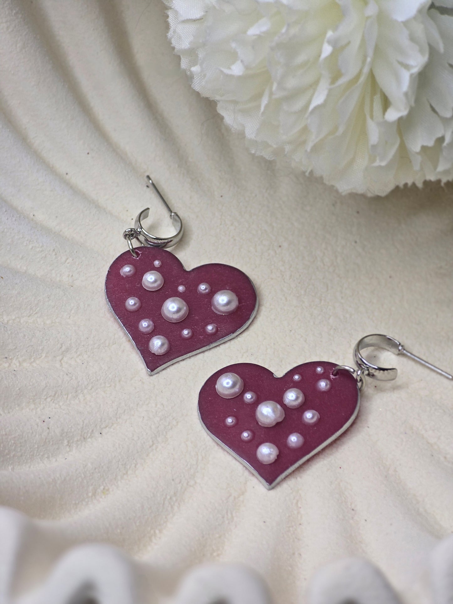 Pearl heart huggies