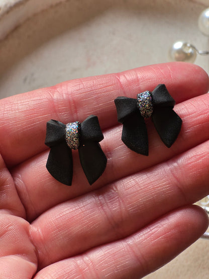 Bow studs black