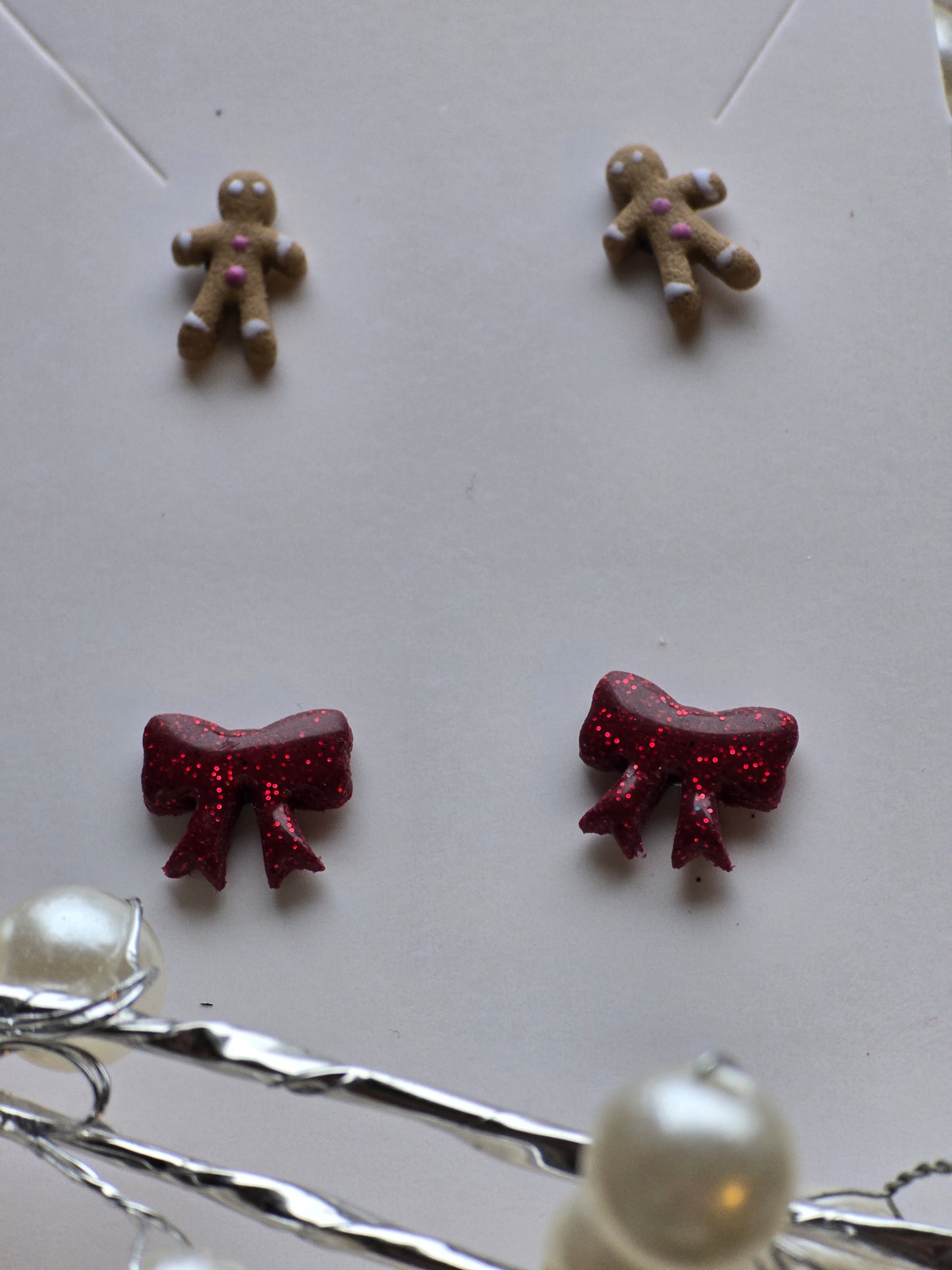 Gingerbread/bow stud pack