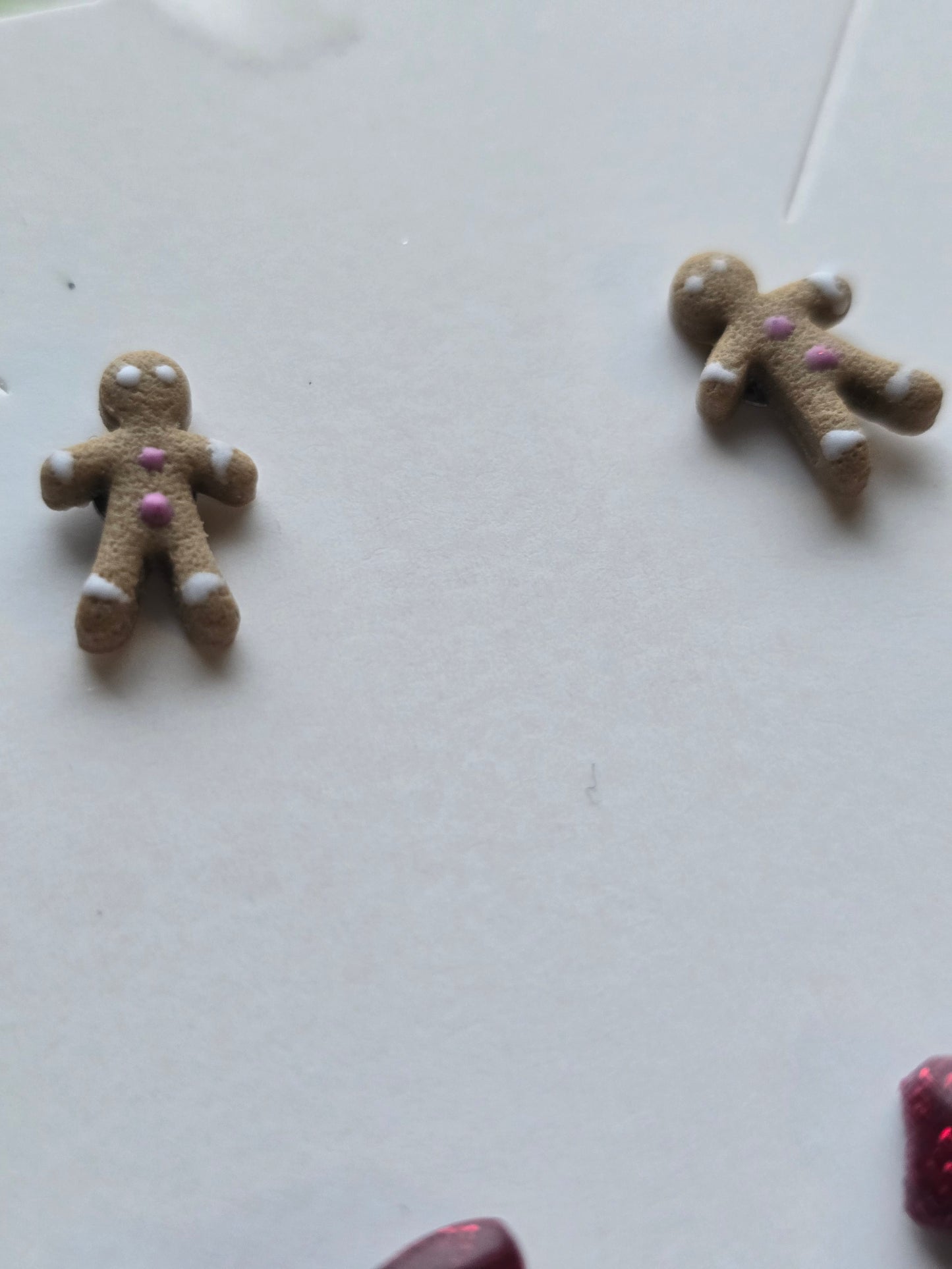 Gingerbread/bow stud pack