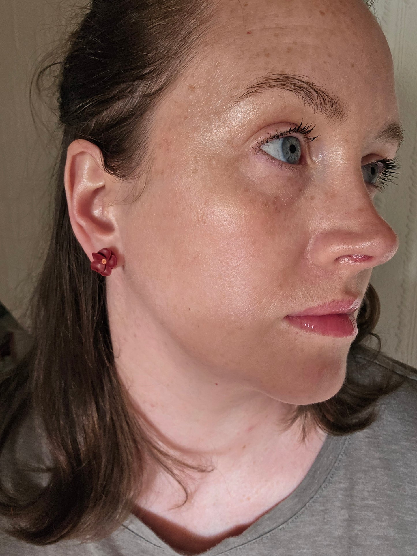 Red flower studs