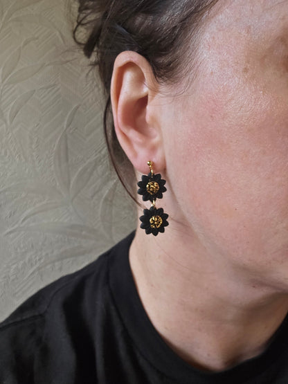 Black daisy dangles| can be switched for fish hook