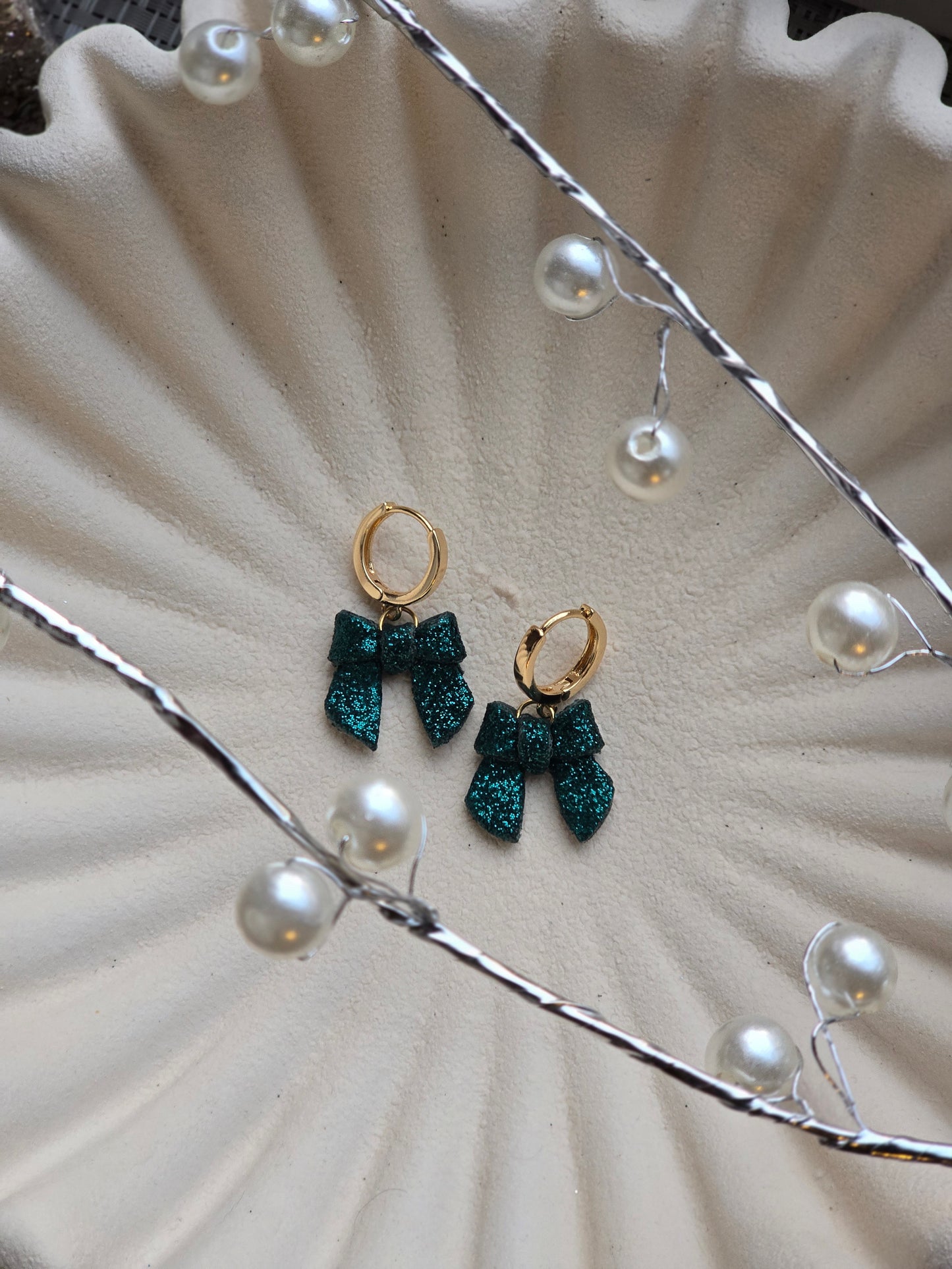 Glitter bow huggies| green