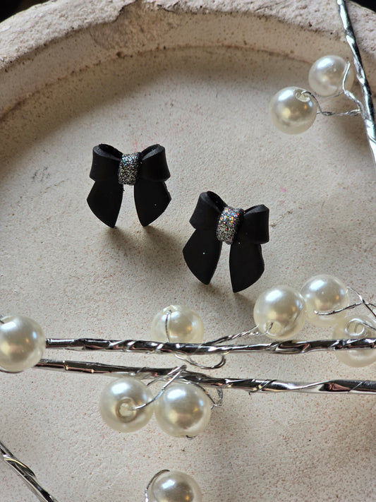 Bow studs black