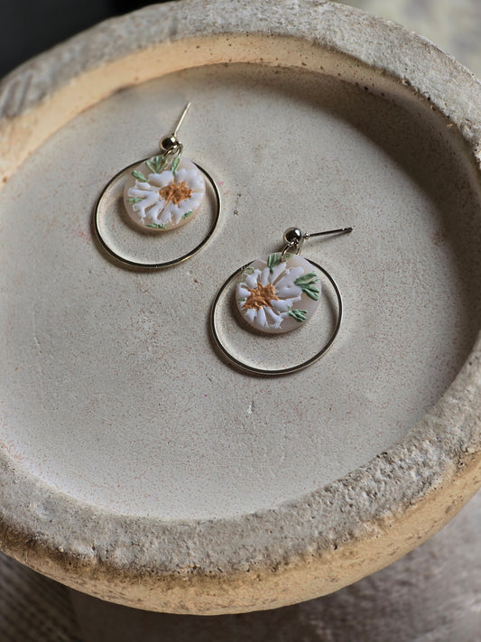 Painted daisy dangles