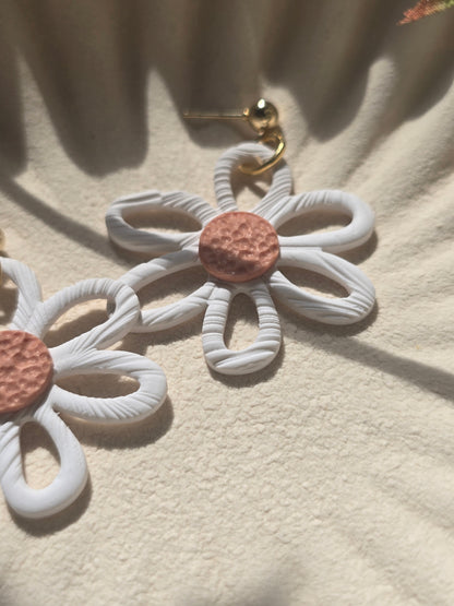 Large daisy dangles|can be switched to silver/fish hook