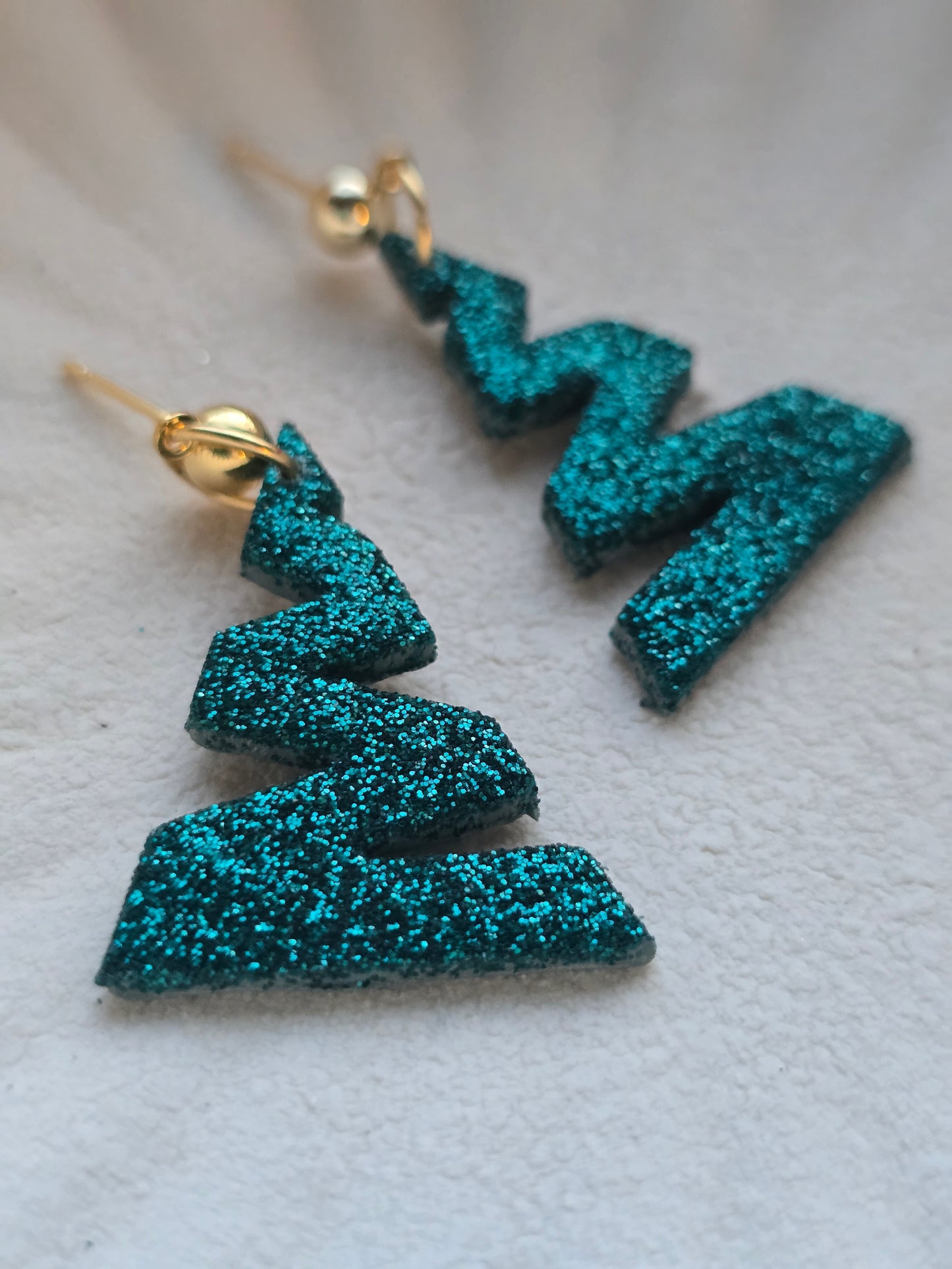 Zigzag tree dangles|can be switched for silver