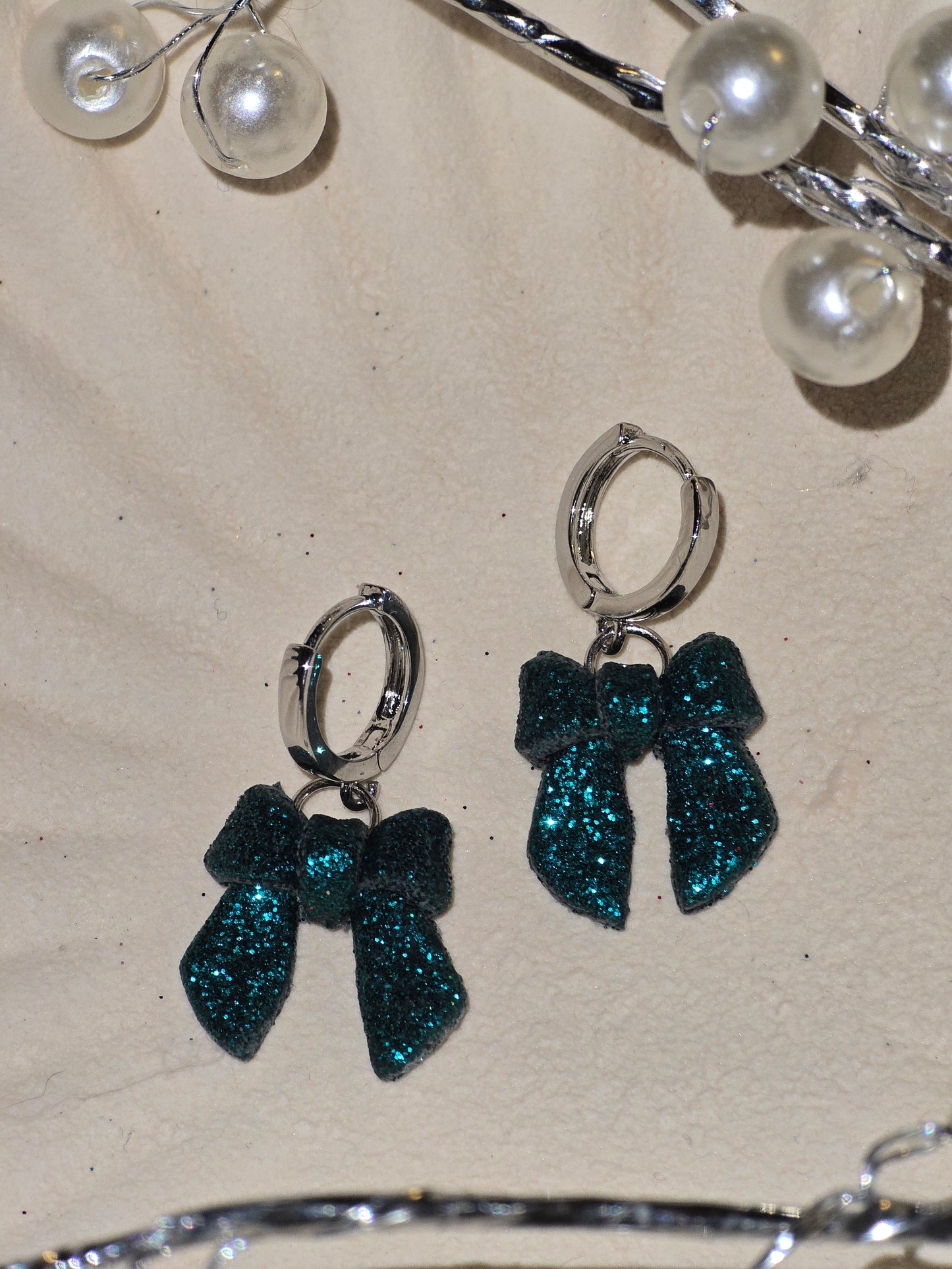 Glitter bow huggies| green