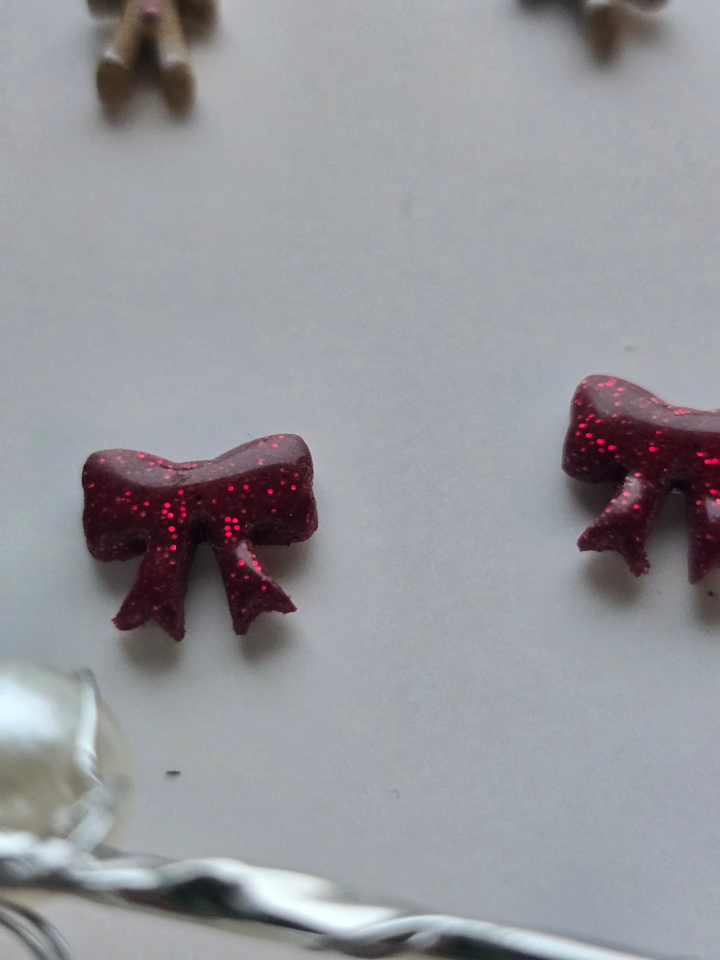 Gingerbread/bow stud pack