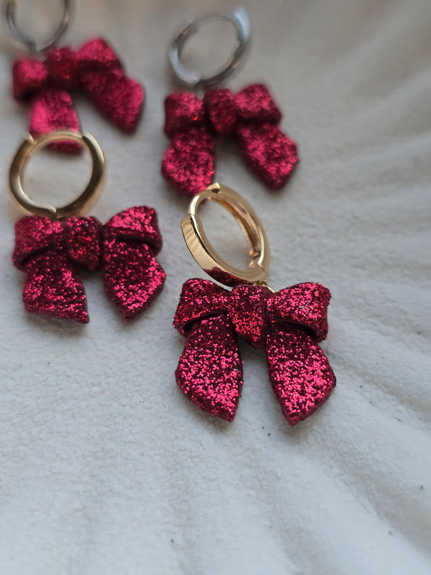 Glitter bow huggies| red