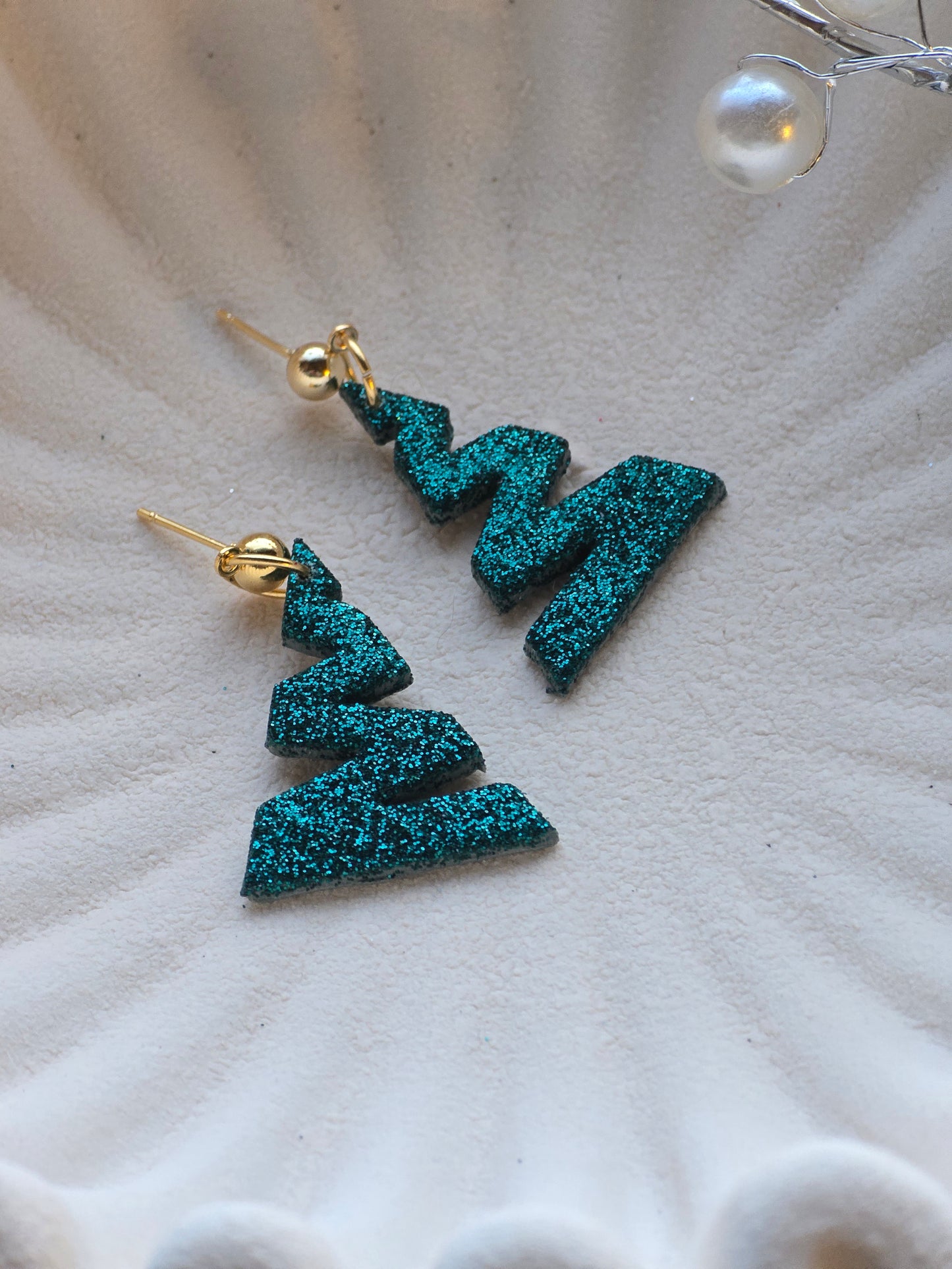 Zigzag tree dangles|can be switched for silver