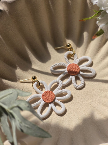 Large daisy dangles|can be switched to silver/fish hook